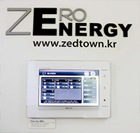 제로에너지 주택은 에너지 사용량을 월패드로 수시로 확인할 수 있다.