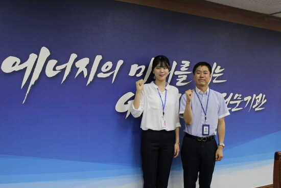 박선준 경영지원실 인사팀 과장과 서은애 통계분석실 인턴