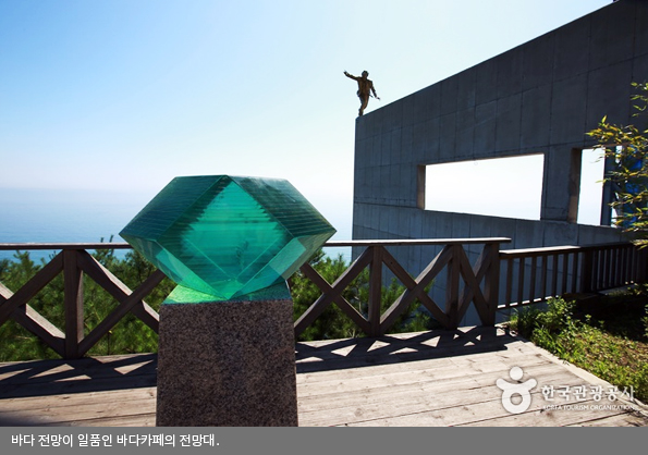 바다 전망이 일품인 바다카페의 전망대