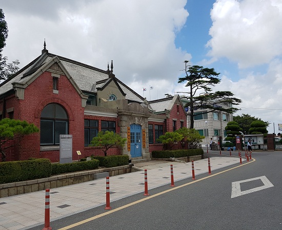 현 군산세관의 모습