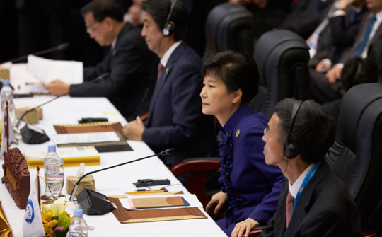 박 대통령 “한·일·중 3국 협력체제 지속 발전 중요” 