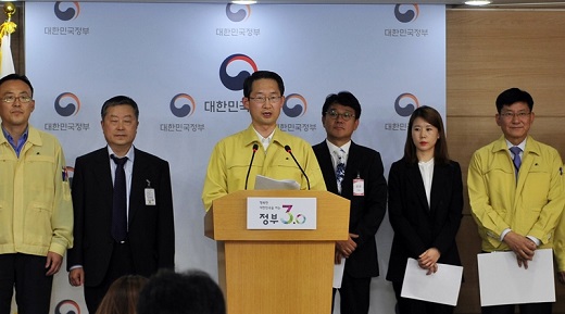 국민안전처 김희겸 재난관리실장이 4일 오후 서울청사 3층 브리핑룸에서 관계부처 국장 및 민간전문가 등이 참석한 가운데 9.12일 지진피해 복구상황과 향후 추진대책 및 태풍