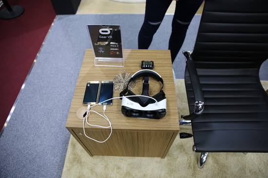 헤드마운트형(HMD) VR기기 헤드마운트형(HMD) VR기기