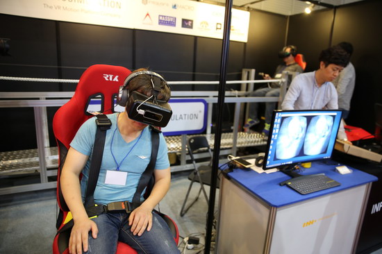 다양한 업체들의 VR 존 다양한 업체들의 VR 존