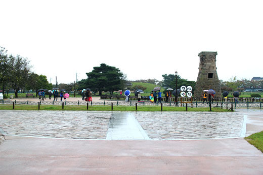 학창시절 한 번쯤은 가봤을 법한 첨성대, 수학여행과 가족여행 등을 비롯한 경주관광의 코스이다.