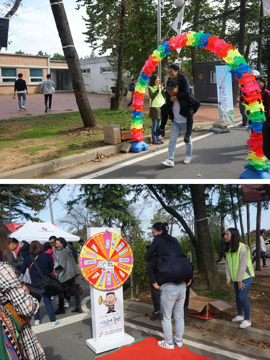 사전행사로 진행된 부모님 업고 걷기, 투호놀이를 즐기는 입영장정 가족