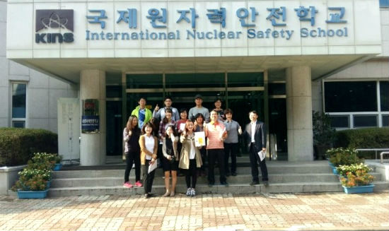 원자력발전소 내진설계 및 안전현황을 살펴보기 위해 대한민국 정책기자단이 국제원자력안전학교를 방문했습니다.