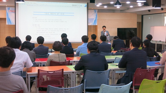 11월부터는 AI(인공지능)기반 데이터 사이언티스트 과정 역시 운영되면 전문적인 인력이 청년채용의 날 행사를 통해 채용될 가능성도 생긴다.