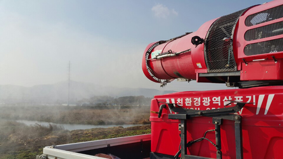 충남 천안 풍세면 남관리 소재 봉강천에서 채취한 야생조류 분변에서 올해 첫 고병원성 조류인플루엔자(AI)가 발생하자 천안시가 풍세면 일대 양계농가 주변 긴급 방역에 나섰다. (사진=저작권자(c) 연합뉴스, 무단 전재-재배포 금지)