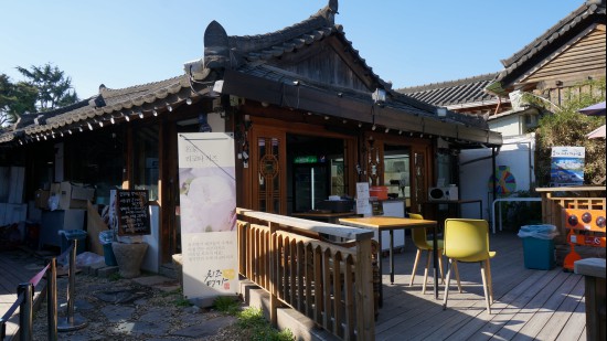 많은 관광객에게 인기를 끌고 있는 치즈명가 한옥마을점.