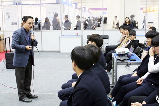 △ 마이스터고 학생들을 위한 명장들의 주옥같은 강의가 진행됐다