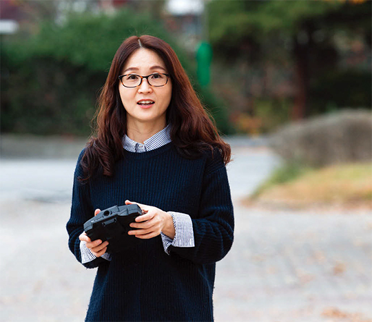 피아노 강사에서 드론 강사로 변신한 박영 씨는 “자신이 좋아하는 일을 해야 오래도록 즐겁게 활동할 수 있다”며 “도전하는 자세로 멋지게 비행하고 싶다”고 말했다.