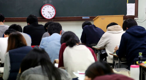 지난 해 수능에서 189명의 수험생이 0점 처리됐다. 대부분 선택과목 응시방법 위반이었다.