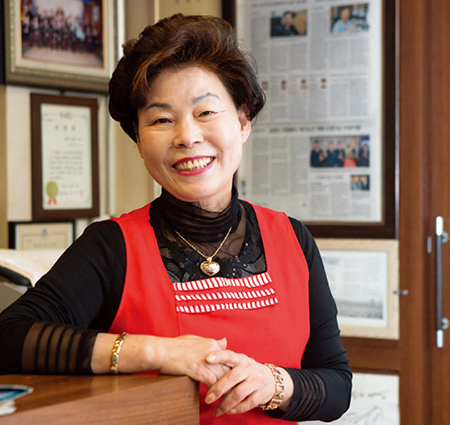 30년째 서울 성북구 고려대 인근에서 유정식당과 유정하숙을 운영하는 최필금 씨는 학생들에게 ‘어머니’로 통한다.