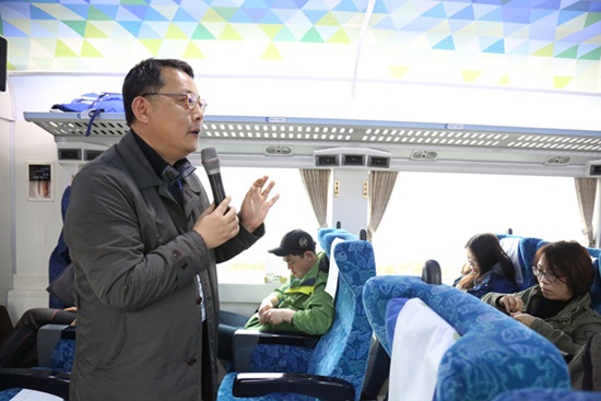 기차에서 인문학의 강의를 들으며 갈 수 있는 기회가 흔하지는 않을 것이다. 이런 소중한 기회를 누리는 것은 축복이라고 할 수 있을 것이다.
