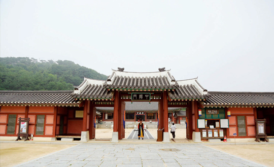 드라마 ‘구르미 그린 달빛’의 1차 티저 영상은 수원시 팔달구에 있는 화성행궁 중양문 앞 광장에서 촬영됐다. (사진=수원문화재단)