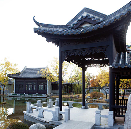 드라마 ‘달의 연인-보보경심 려’에 나오는 10황자 왕은(백현 분)의 생일잔치 장면은 수원시 영통구에 위치한 중국 전통 정원인 월화원 월방에서 찍었다.