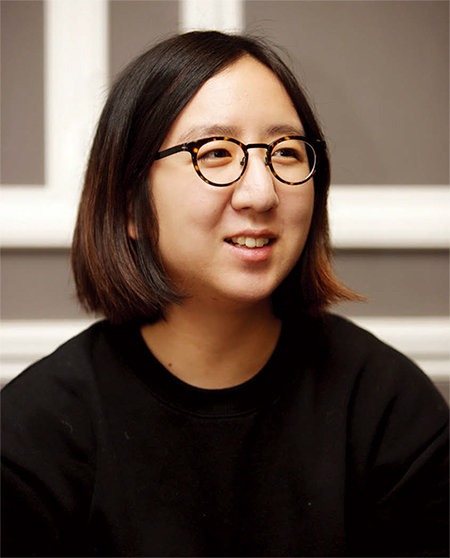 고양MICE여성새로일하기센터가 마련한 ‘영화 특수효과 제작자 양성과정’을 이수한 후 취업한 이미정 씨. 그는 “남들보다 어렵게 적성을 찾아 뒤늦게 취업 했으니 더 오래 원없이 좋아하는 일을 하고 싶다”고 했다.