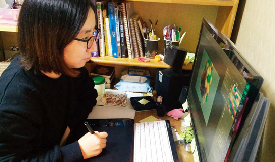 새일센터를 통해 특수효과 제작 기술을 습득한 후 취업에 성공한 이미정 씨. 2D 영상을 3D 영상으로 변환하는 것이 그의 업무다.