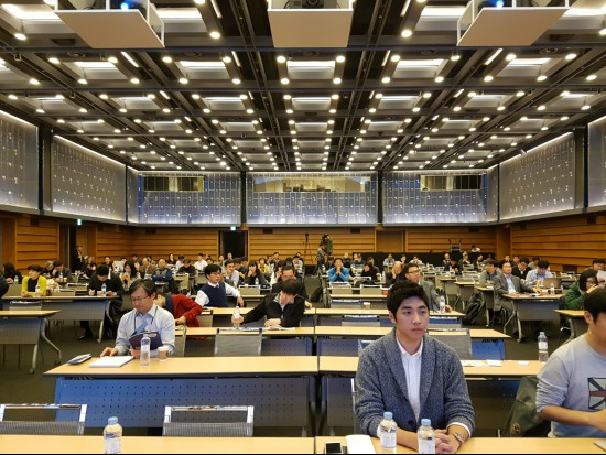 강연자와 방청객이 함께 나눈 토크콘서트의 열기가 느껴진다.