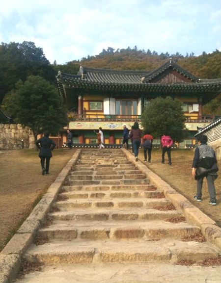 다산은 이곳 백련사에서 유배 생활을 보냈다