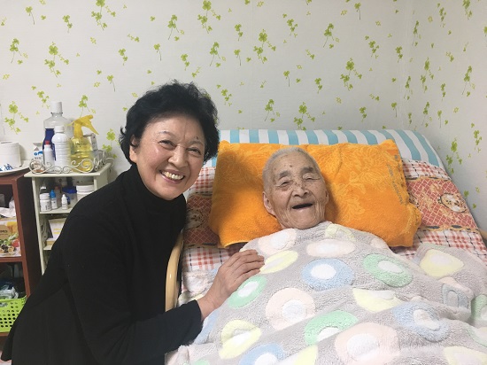 “내가 쓰는 아빠·엄마 이야기 공모전”에서 여가부장관상을 수상한 황점갑 씨(72)와 그의 어머니