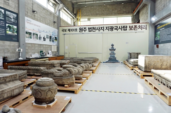 원주법천사지 지광국사탑이 보존처리 현장