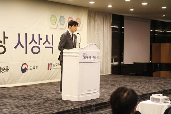이날 원종건씨의 수상소감은 참석자들의 눈물샘을 자극하였다. 