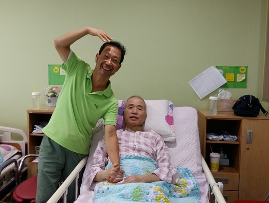 장인과 함께한 조원표 교사.