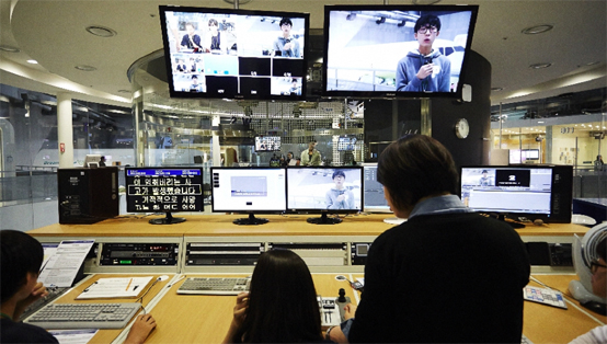 한국잡월드가 13일부터 내년 2월 26일까지 문을 여는 한국 잡월드 겨울방학 ‘잡월드의 겨울이야기 : 눈 내리는 과자마을’ 에는 청소년의 올바른 직업가치관 형성에 도움이 될만한 행사가 풍성하게 열린다.