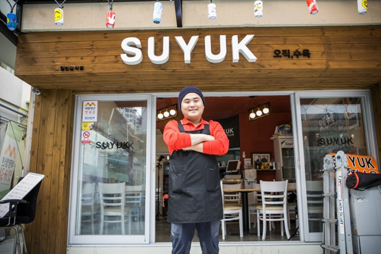 ‘오직, 수육’ 우병우 대표는 불안정한 생활패턴에 힘들어 하던 중 중소기업청과 대전시의  ‘태평청년맛it길’ 청년 상인 모집에 과감히 뛰어들었다.