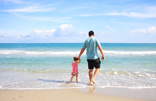 아빠들에게도 아이와 행복한 추억을 만들 수 있는 시간이 절대적으로 필요하다.(출처=pixabay.com)