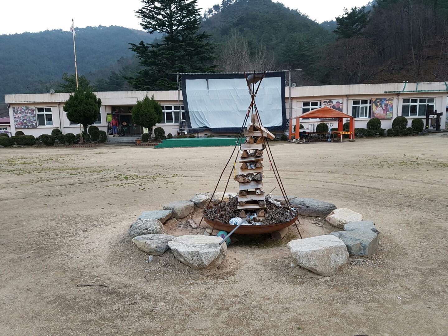 끼많은 주민덕에 볼거리와 즐길거리를 함께 갖춘 영화학교