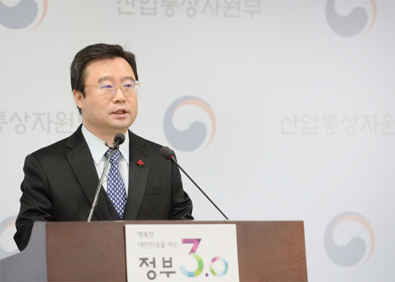 도경환 산업통상자원부 산업기반실장은 21일 오전 10시 정부세종청사 산업부 기자실에서 LG화학(석유화학), 삼영기계·유일·쓰리에스·벤투스(이상 4개 조선기자재) 등 5건의 사업재편계획을 승인한 것과 관련해 출입기자단에게 브리핑을 했다. (사진 = 산업통상자원부)