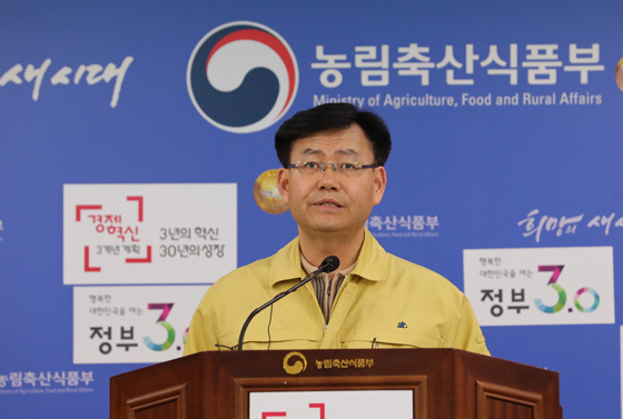김경규 농림축산식품부 식품산업정책실장이 23일 오후 정부세종청사에서 브리핑을 열고 제빵·제과업체들이 계란 가격 상승으로 원가 부담이 가중되고 있는 만큼 난황(알의 노른자), 난백(흰자) 등 8가지 계란 가공품에 대해 0%의 할당 관세를 적용할 방침이라고 밝히고 있다. (사진=저작권자(c) 연합뉴스, 무단 전재-재배포 금지)