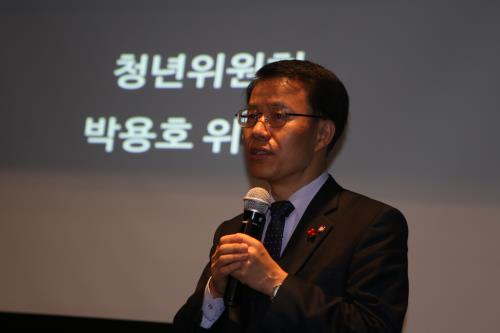 박용호 위원장이 인사말을 하고있다.