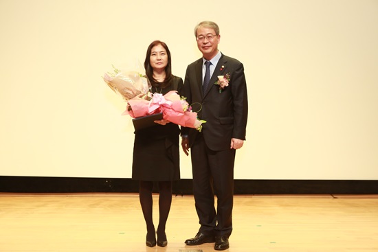 금융위원장상을 수상한 채희숙 씨.