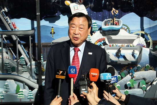 평창동계올림픽에 대한 관심과 사랑을 부탁하는 이희범 평창동계올림픽 조직위원장