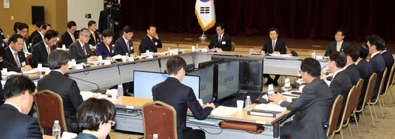 황교안 대통령 권한대행 국무총리가 9일 세종시 정부세종컨벤션센터에서 
