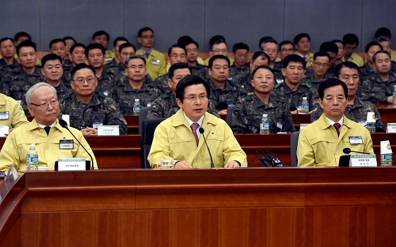 황교안 대통령 권한대행 국무총리가 19일 정부서울청사에서 열린 중앙통합방위회의를 주재하고 있다.