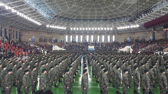 5주 훈련 후 위풍당당한 군인으로 새로 태어난다