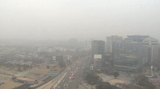 미세먼지로 뿌옇게 변해버린 하늘.(출처=KTV)