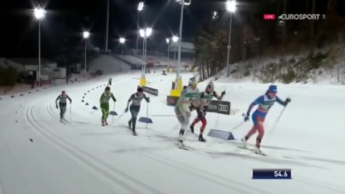 스키가 충분히 불편함에도 오르막에서는 뛰기를 망설이지 않는다.  (출처=eurosports 1 캡쳐)