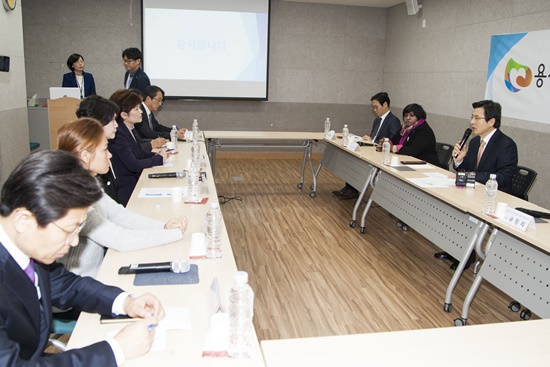 이날 행사에서 정부는 이주 여성들의 한국 생활기를 직접 경청하였다.