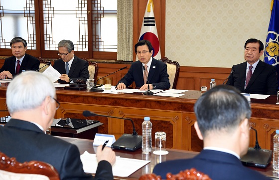 황교안 대통령 권한대행 국무총리가 20일 정부 서울청사에서 열린 국가안전보장회의 상임위원회의를 주재하고 있다.