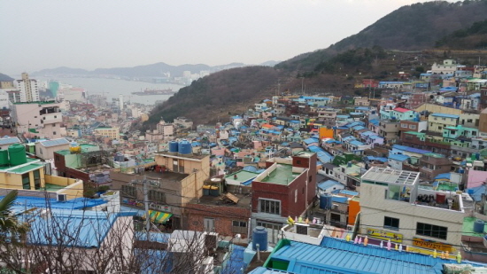 필자가 다녀왔던 부산 감천문화마을 전경.
