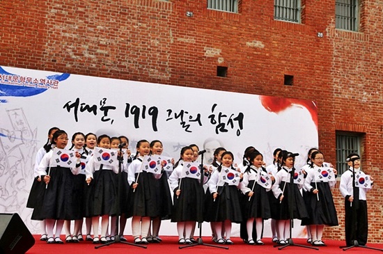 3.1절 노래를 부르는 서대문역사어린이합창단