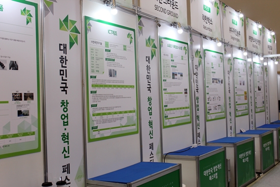 기업 포스터 세션에서 다양한 분야의 유망 스타트업을 만나볼 수 있었다.