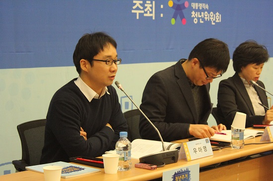 발표 후 토론이 진행되는 모습.