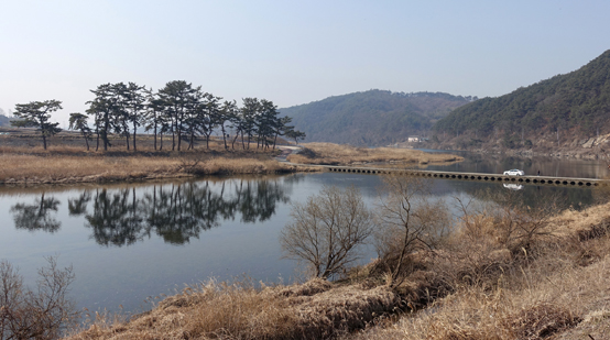 전북 순창군 적성면 화탄잠수교. 순창 사람들은 이곳에 흐르는 섬진강을 적성강이라고 부른다.